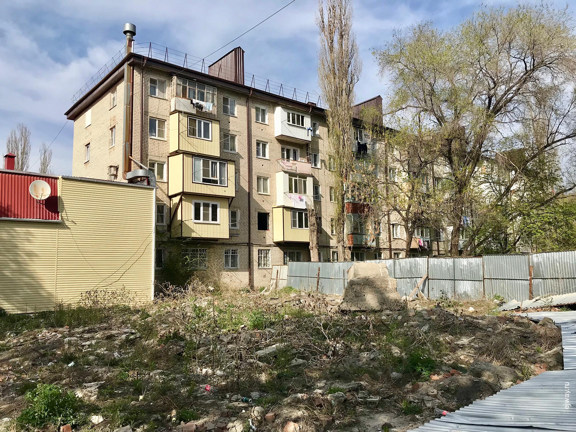 Россия, Черкесск, Скромные черкесские пристройки, ejway.ru, нравы, пристройка, балкон