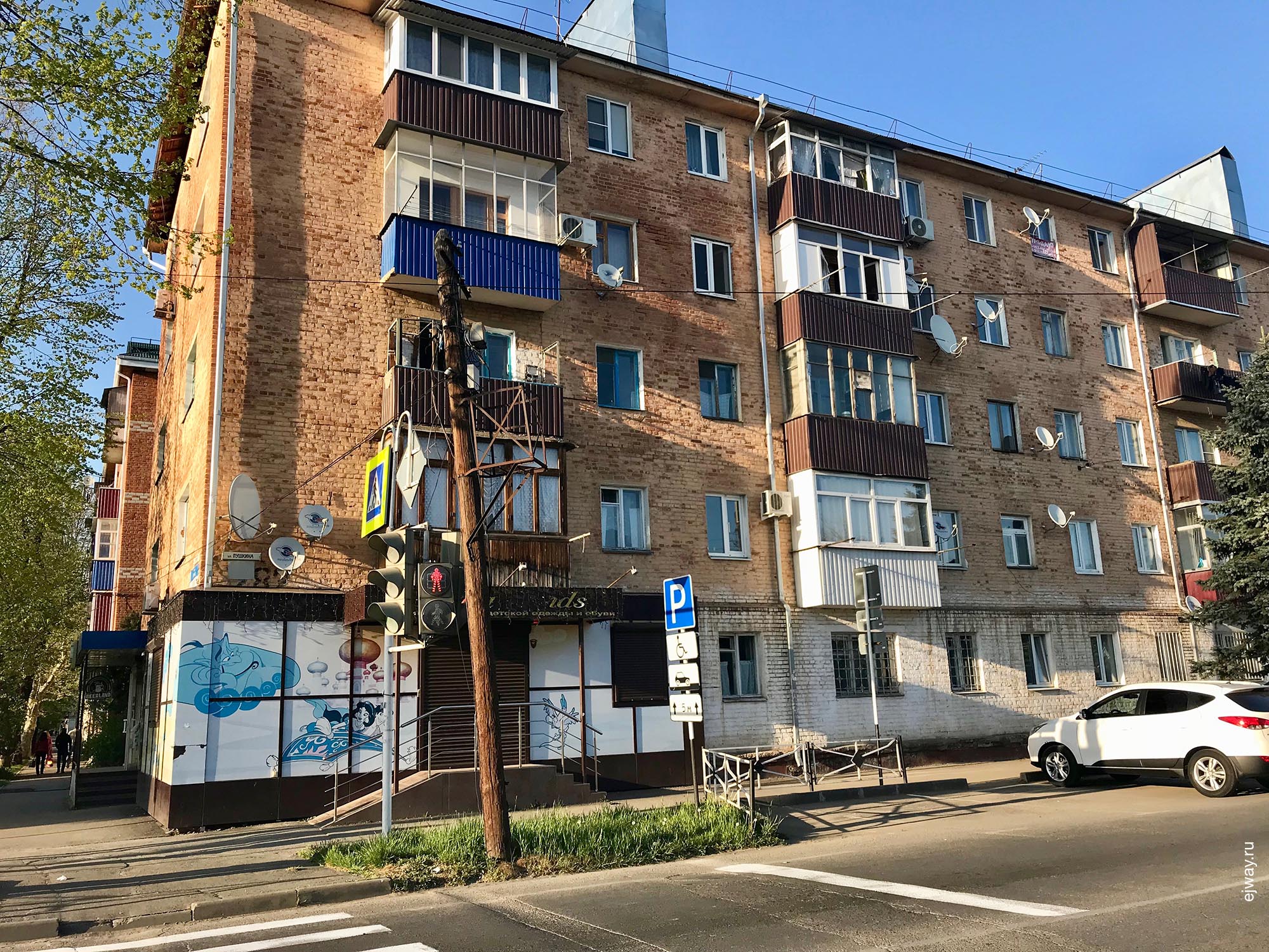 Россия, Майкоп, Городская архитектура, ejway.ru, кирпичный дом, жилой дом