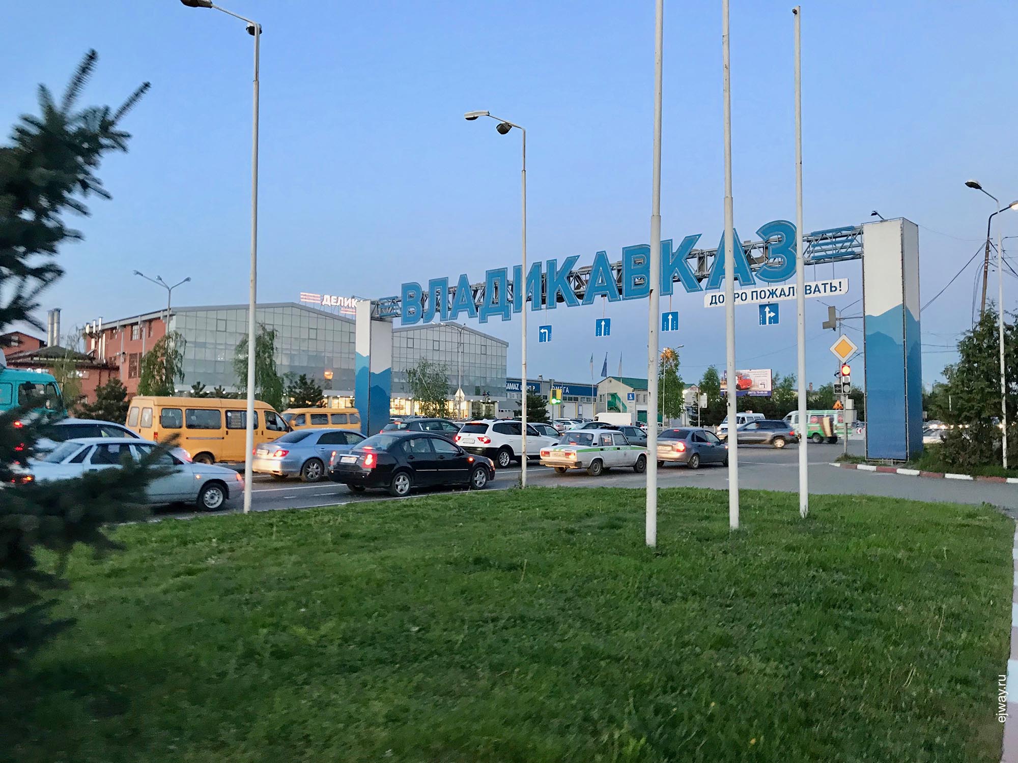 Россия, Владикавказ, Ворота, как символ статуса, ejway.ru, 