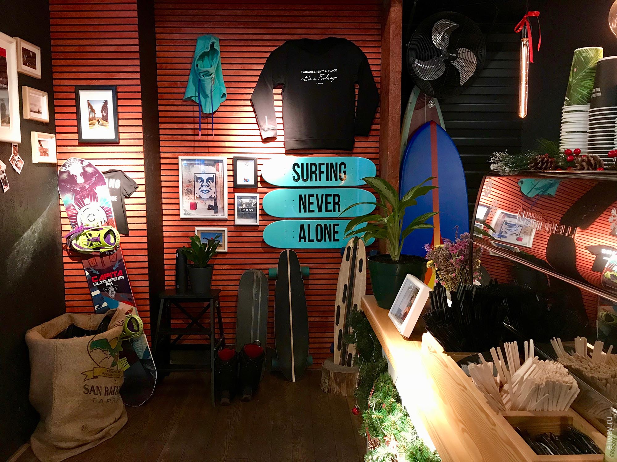Красная поляна, Ковер в Surf Coffee, ejway.ru, surf cafe, интерьер