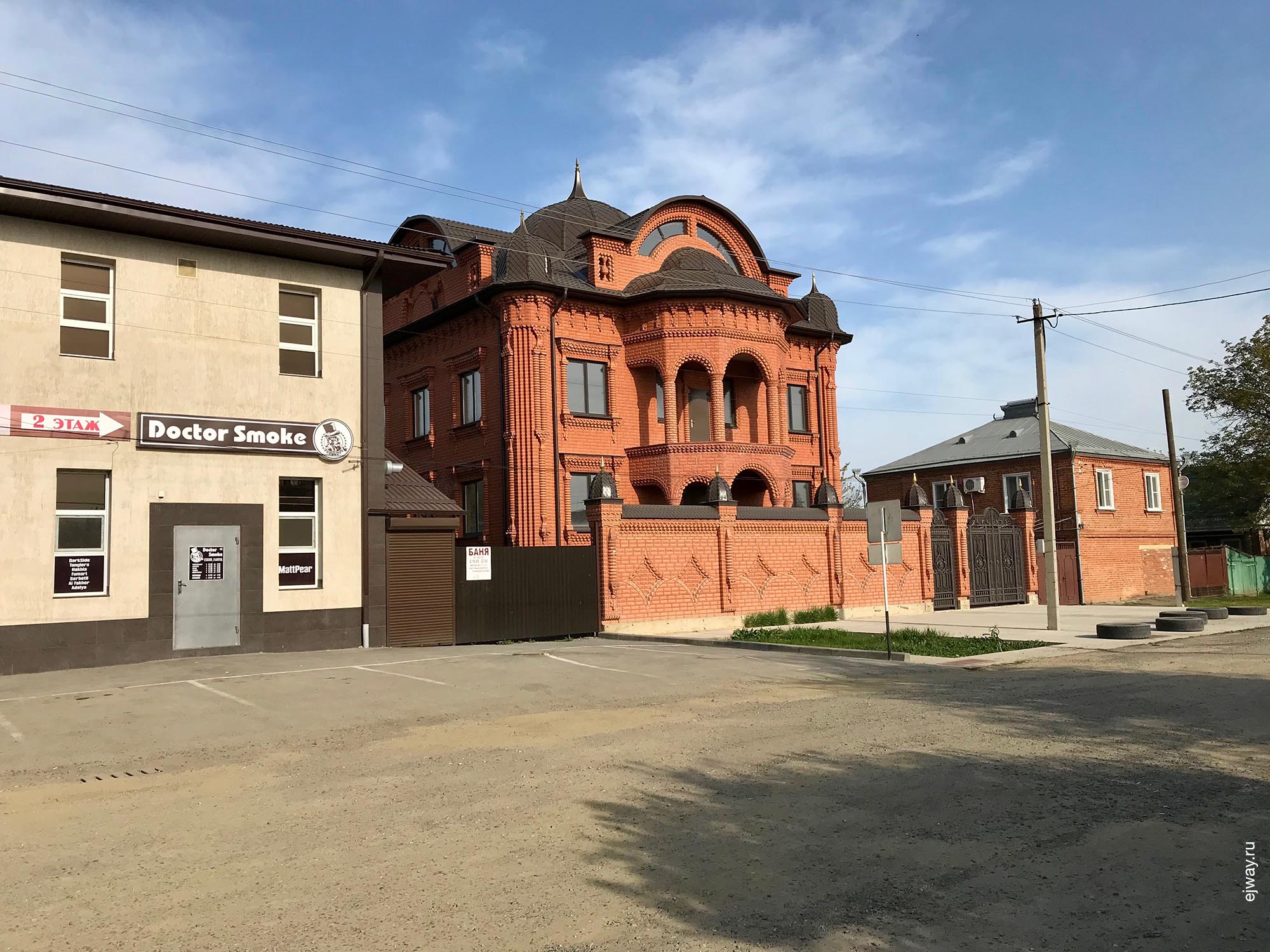 Россия, Майкоп, Городская архитектура, ejway.ru, кирпичный дом