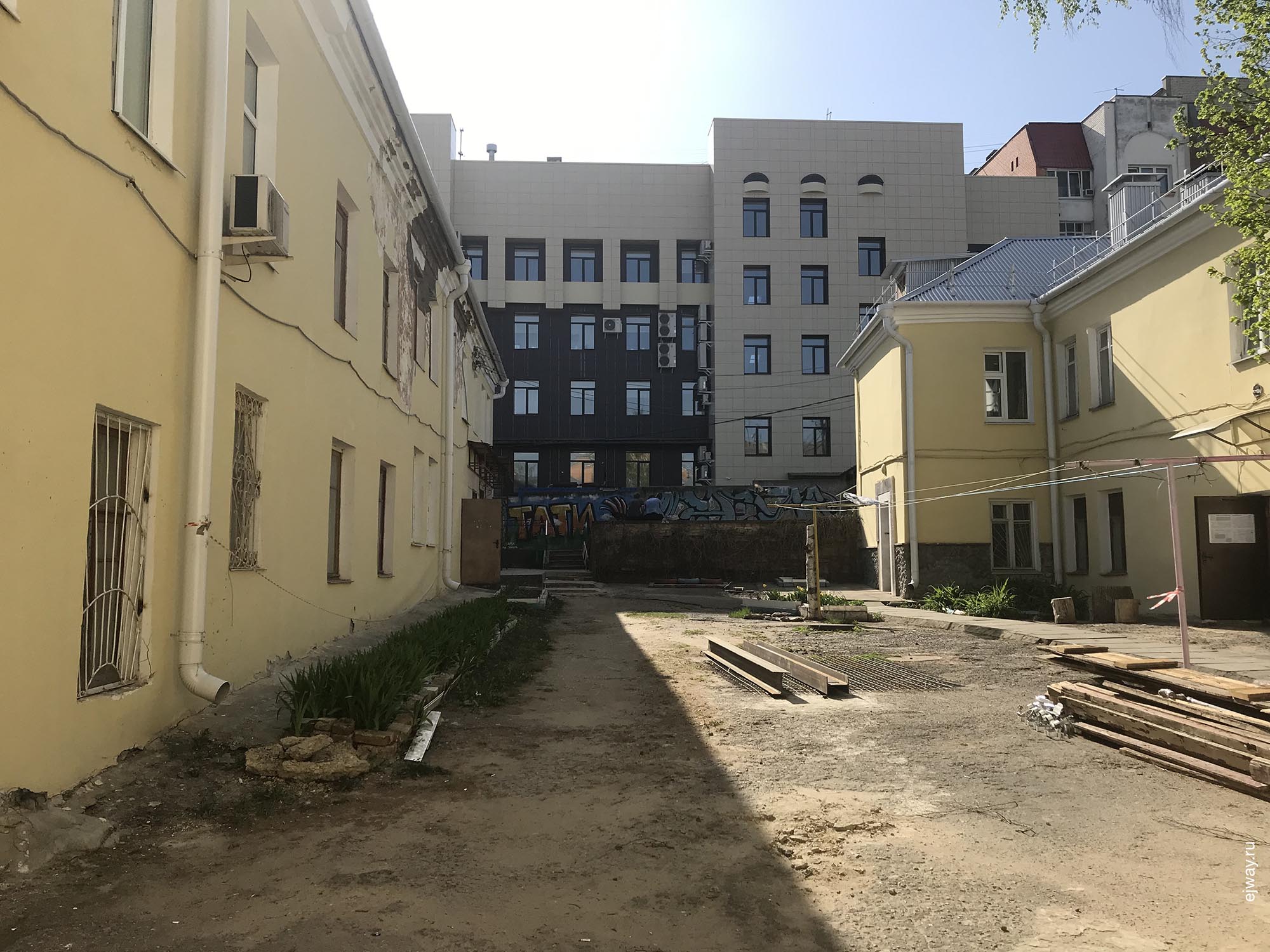 Россия, В центре Орла, ejway.ru, двор