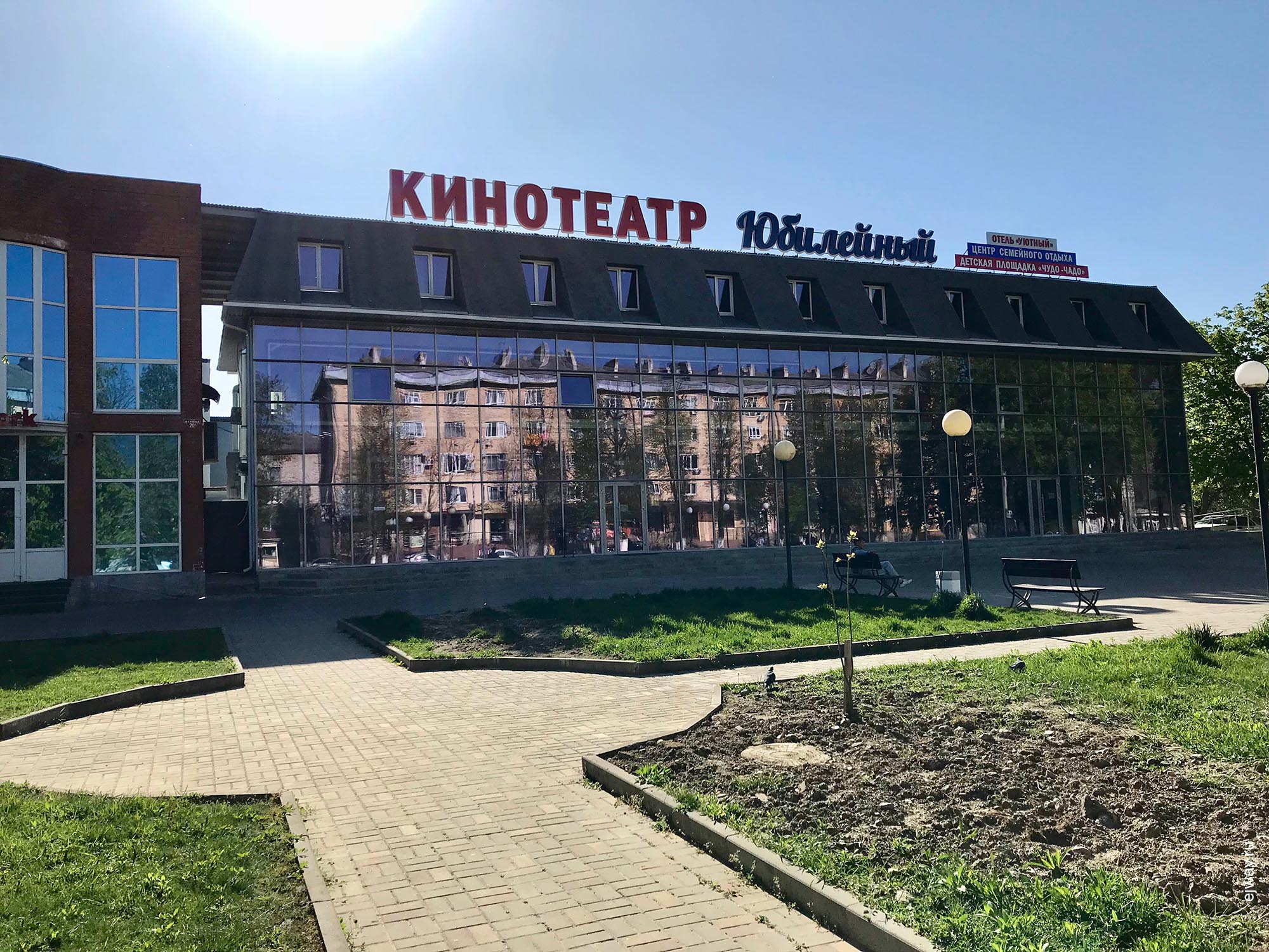Россия, Апшеронск, Городские детали, ejway.ru, фасад, кинотеатр