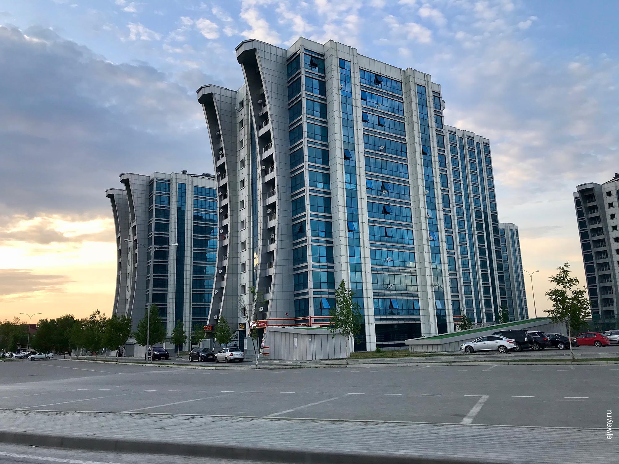 Россия, Аргун, Современный Аргун, ejway.ru, жилой дом, фасад, современное здание, состояние, мнение